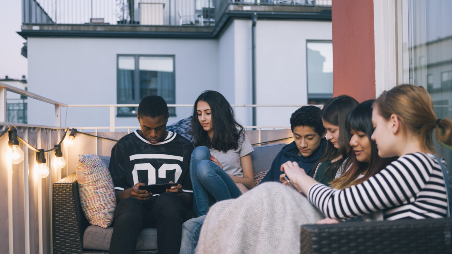  Real-time traffic monitoring with data analytics for IoT devices and networks - Ericsson Mobility Report