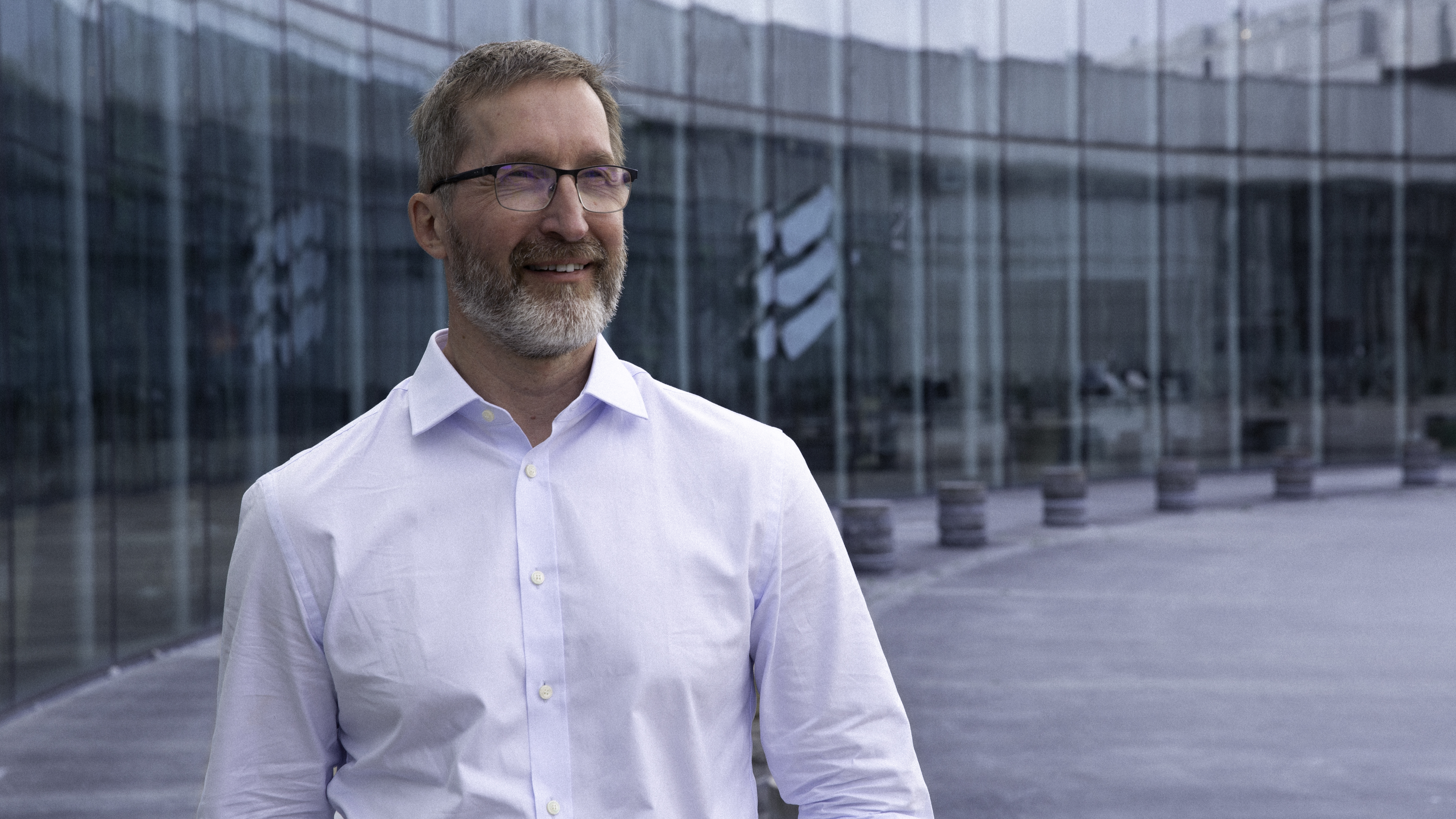 Andres Reial inventor of the year 2025 standing in front of Ericsson's headquarters in Stockholm, Sweden