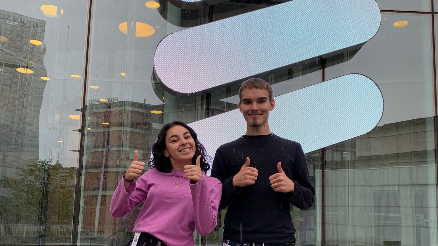 Emil Asplund and Emilia Azam Ghasemzadeh outsite the Ericsson HQ