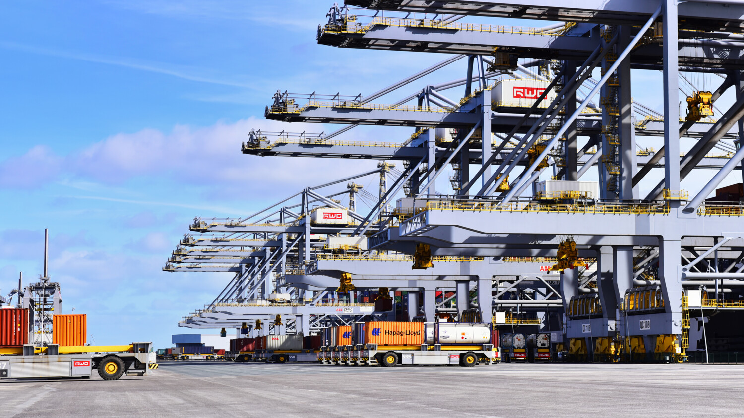 Rotterdam World Gateway: Empower digital port with Private LTE