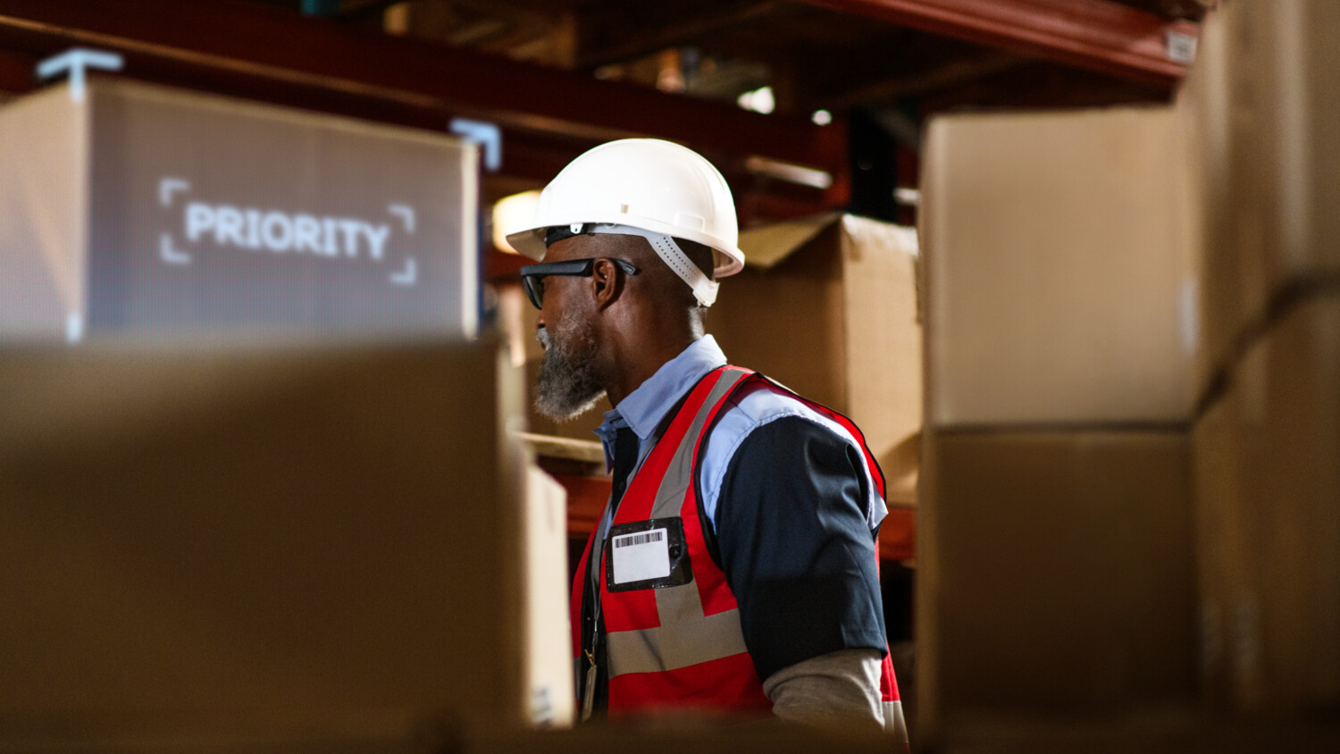 Connected Worker in a warehouse.