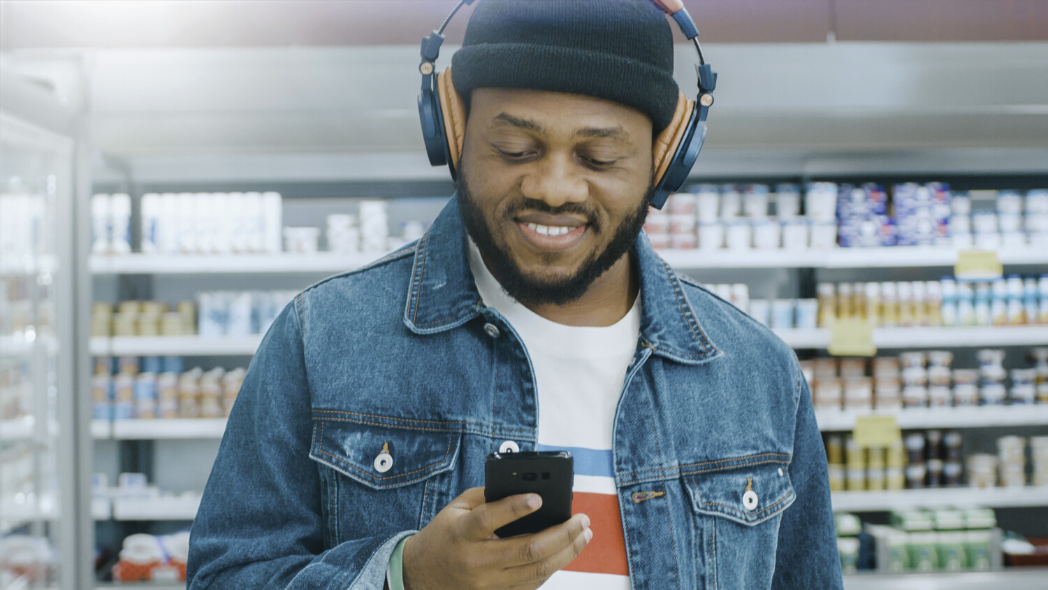 Ericsson lays the foundation for 5G innovation and growth with 100 live networks