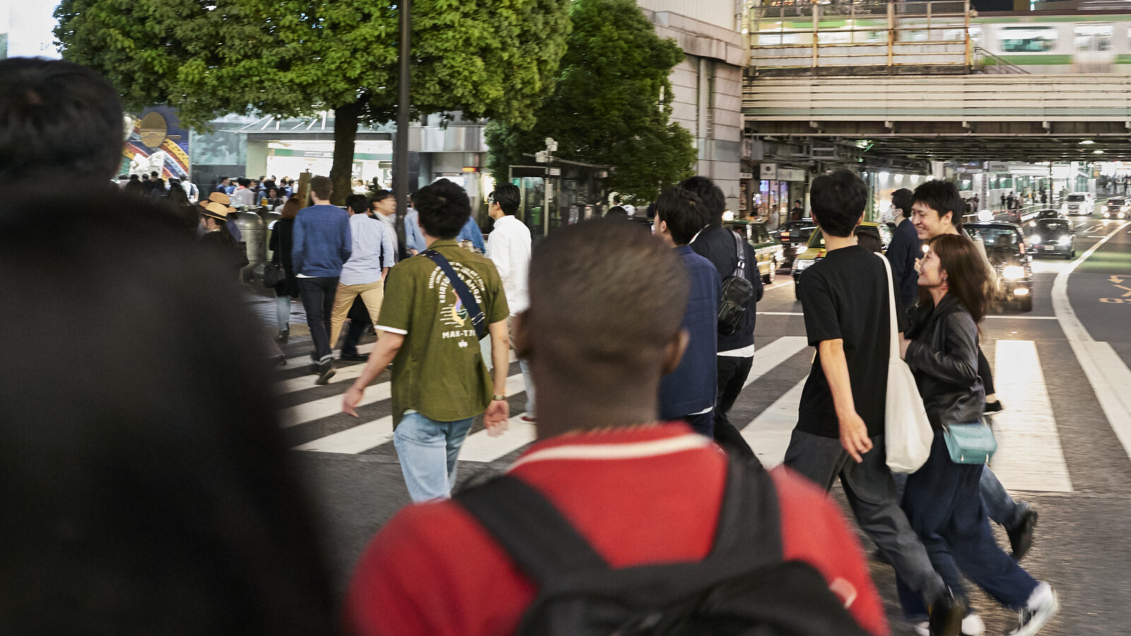 Urban life crossing people walking