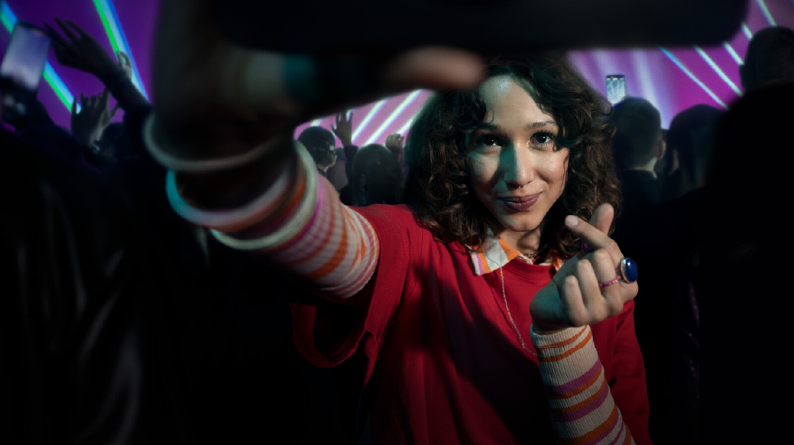 Influencer on a crowded place with a phone in her hand