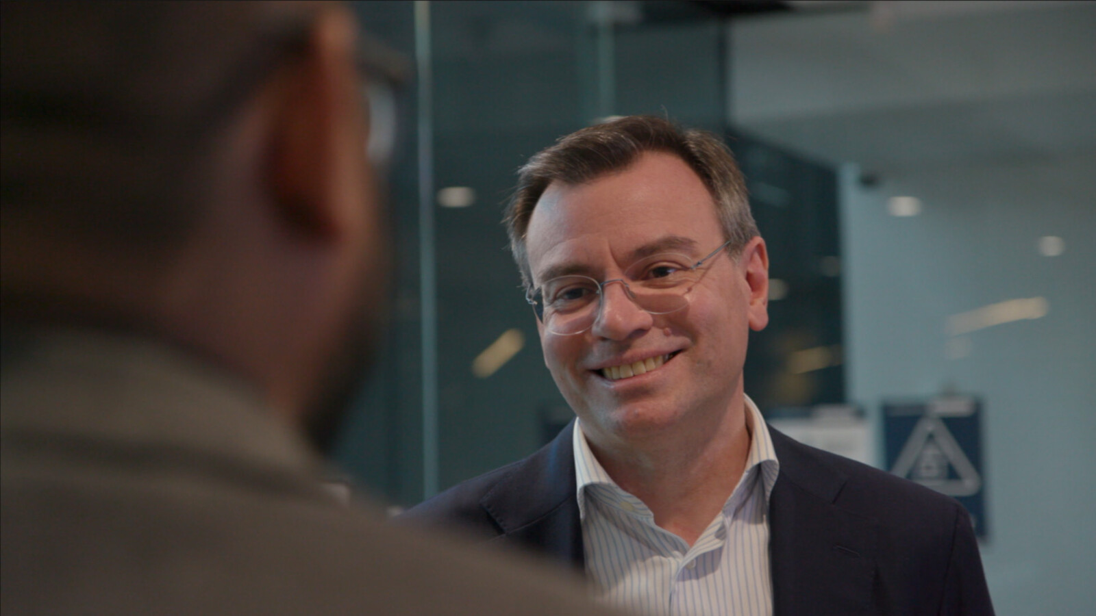 People communicating with smiling face - TPG Telecom