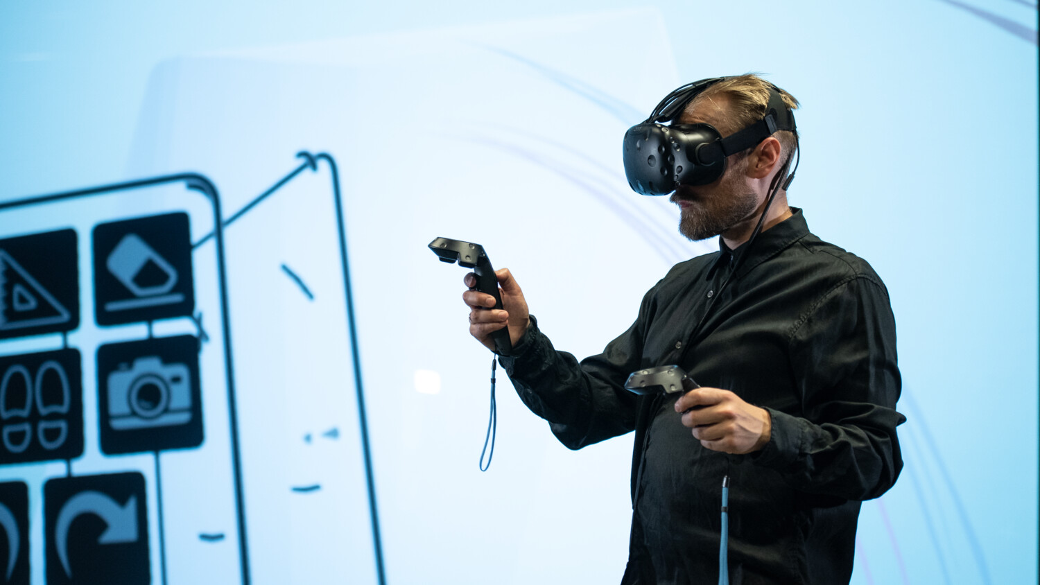 VR in front of large screen