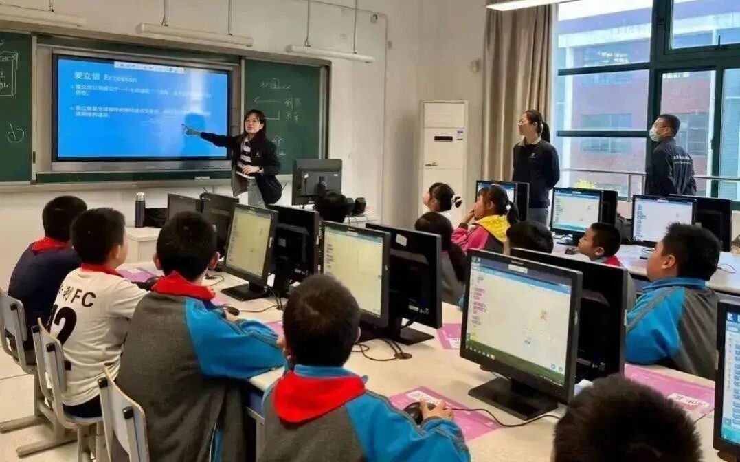 爱立信获评2022彭博绿金ESG年度责任先锋